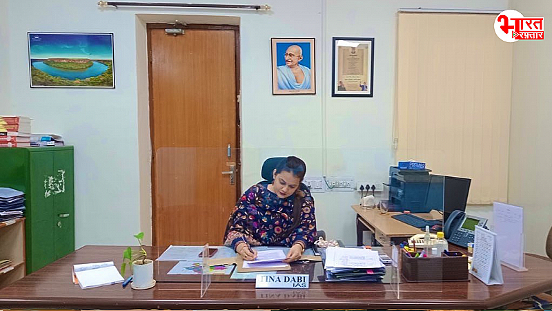 SDM बन बैठे कंपनियों के मुनीम! सांसद उम्मेदाराम ने कलेक्टर टीना डाबी के सामने खोल दी प्रशासन की पोल SDM बन बैठे कंपनियों के मुनीम! सांसद उम्मेदाराम ने कलेक्टर टीना डाबी के सामने खोल दी प्रशासन की पोल