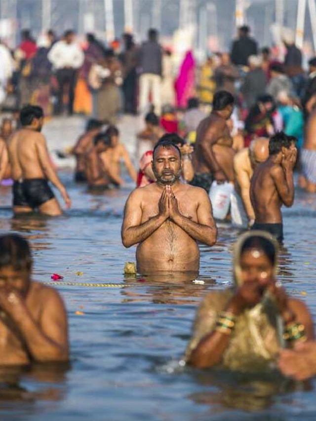 महाकुंभ से जरूर लाएं अमृत के समान गंगाजल, घर की इस दिशा में रखे,बना रहेगा शांति और समृद्धि का वास