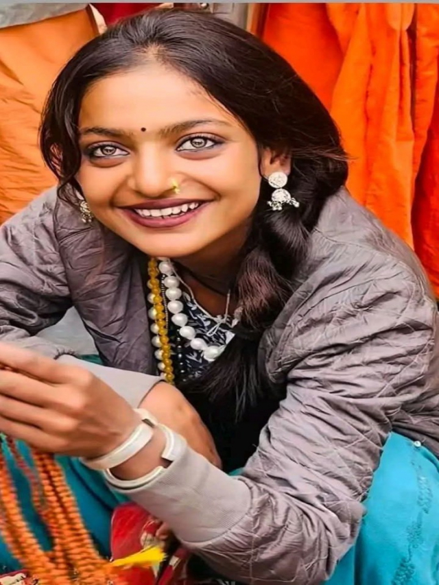 सादगी सूरत पर रील पड़ी भारी ! वायरल मोनालिसा ने बीच में छोड़ा महाकुभ, बोलीं- लोगों में मुझे...