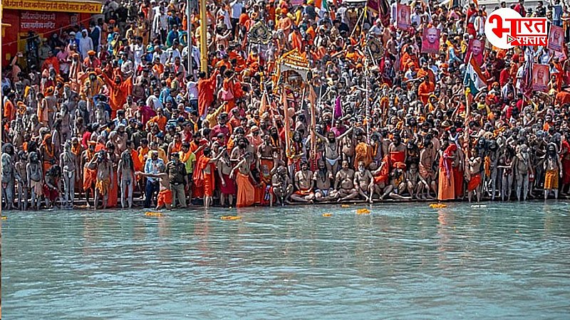 Mahakumbh मेले की उल्टी गिनती शुरू, साधु-संतों का लगा जमावड़ा, इन बाबाओं ने बटोरी सुर्खियां