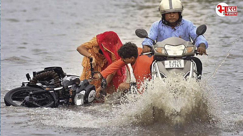 Weather Update: जयपुर में भारी बारिश, शीतलहर के चलते स्कूलों में छुट्टी, जानिए कल कैसा रहेगा मौसम