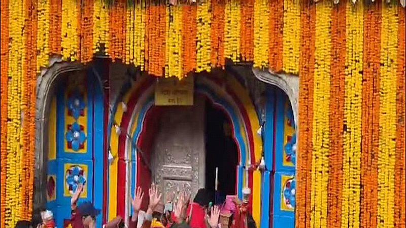 हर-हर महादेव! श्रद्धा, उत्साह और आस्था के साथ खुले केदारनाथ धाम के कपाट हर-हर महादेव! श्रद्धा, उत्साह और आस्था के साथ खुले केदारनाथ धाम के कपाट