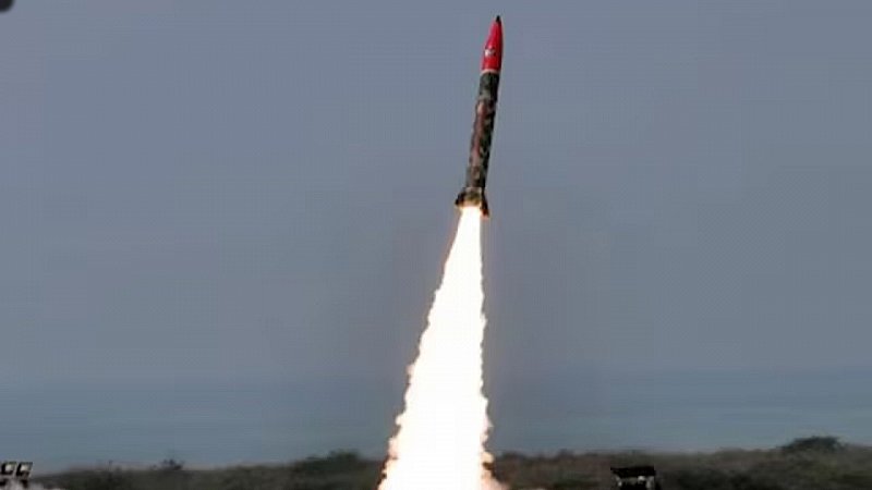 BSF ने सियालकोट में आतंकी लॉन्च पैड को उड़ाया BSF ने सियालकोट में आतंकी लॉन्च पैड को उड़ाया