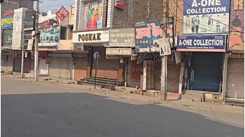 India-Pak Tension: राजस्थान सीमा पर रेड अलर्ट, सायरनों के साए में सन्नाटा, बाजार बंद, आवाजाही थमी India-Pak Tension: राजस्थान सीमा पर रेड अलर्ट, सायरनों के साए में सन्नाटा, बाजार बंद, आवाजाही थमी