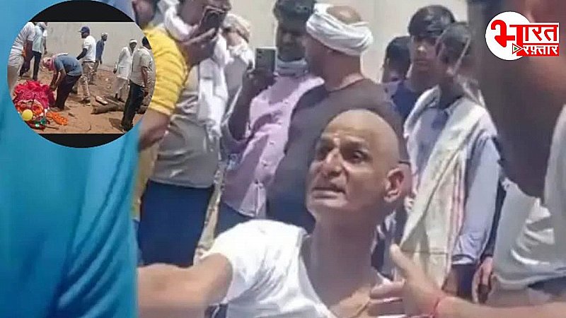 Jaipur News: जमीन पर पड़ा रहा मां का शव, कंगन के लिए लड़ते रहे बेटे, दिल झकझोर देगा ये मामला Jaipur News: जमीन पर पड़ा रहा मां का शव, कंगन के लिए लड़ते रहे बेटे, दिल झकझोर देगा ये मामला
