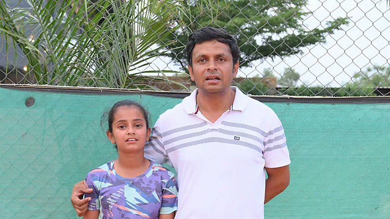 11 साल की सौम्या चौधरी ने थाईलैंड में रचा इतिहास, एशियन लॉन टेनिस टूर्नामेंट में जीता गोल्ड मेडल 11 साल की सौम्या चौधरी ने थाईलैंड में रचा इतिहास, एशियन लॉन टेनिस टूर्नामेंट में जीता गोल्ड मेडल