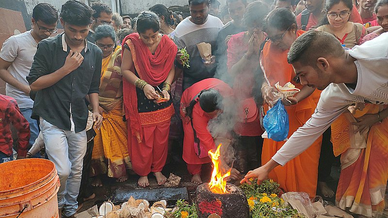 गैर-हिंदू कर्मचारियों पर तिरुपति का बड़ा एक्शन! नौकरी से हटाने का फैसला, धार्मिक कार्यक्रमों से भी रोक गैर-हिंदू कर्मचारियों पर तिरुपति का बड़ा एक्शन! नौकरी से हटाने का फैसला, धार्मिक कार्यक्रमों से भी रोक
