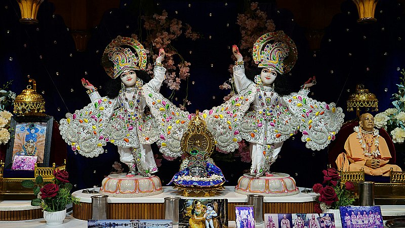 पूजा सफल हो रही है या नहीं? जानिए वो संकेत जो भगवान की कृपा का अहसास दिलाते हैं पूजा सफल हो रही है या नहीं? जानिए वो संकेत जो भगवान की कृपा का अहसास दिलाते हैं