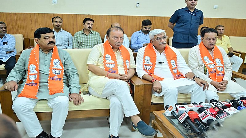 गहलोत ओछी राजनीति पर उतर आए हैं यह बेहद दुर्भाग्यपूर्ण है—शेखावत गहलोत ओछी राजनीति पर उतर आए हैं यह बेहद दुर्भाग्यपूर्ण है—शेखावत