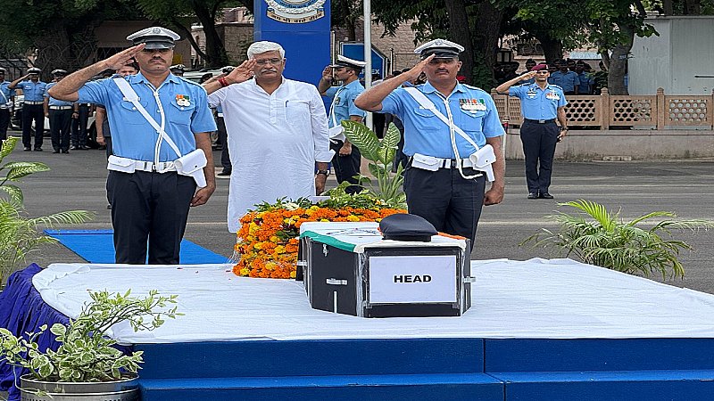 "कांग्रेस में अध्यक्ष कोई भी हो, लेकिन आलाकमान एक ही परिवार" 
