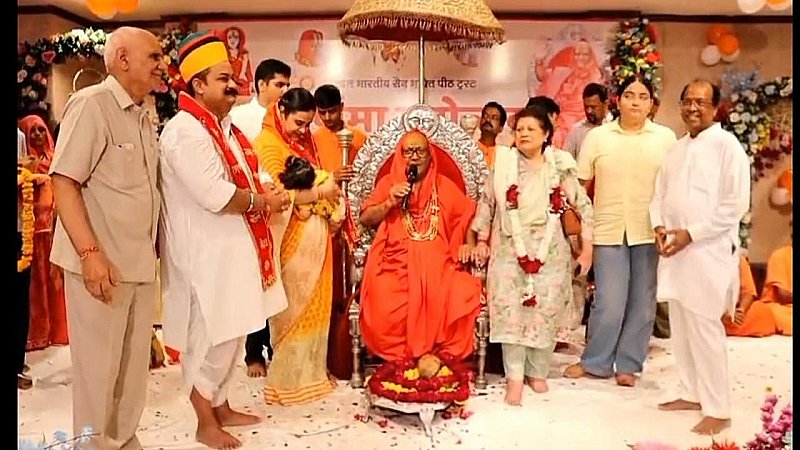 सैनाचार्य जी की प्रेरणा से सैकड़ों लोगों ने छोड़ी नशे रूपी बुराई